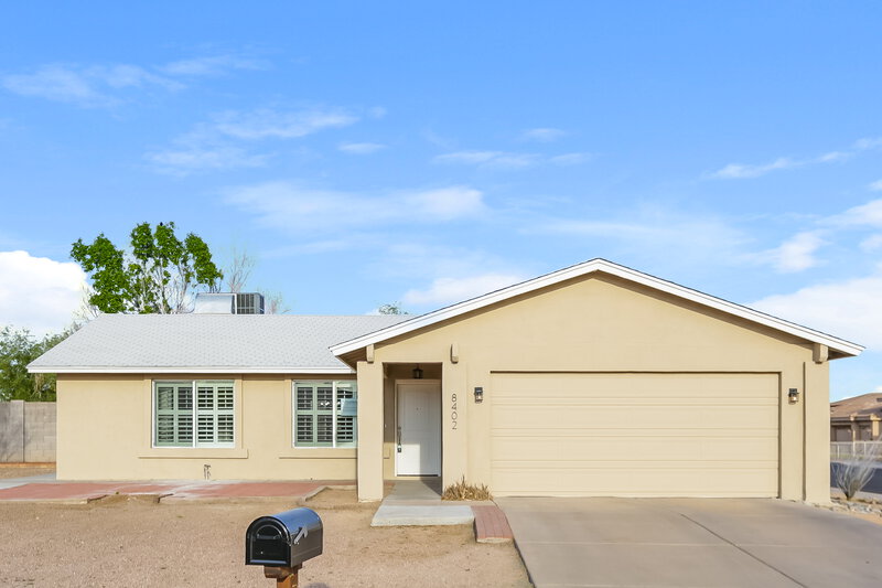 2,090/Mo, 8402 S 15th Way Phoenix, AZ 85042 External View