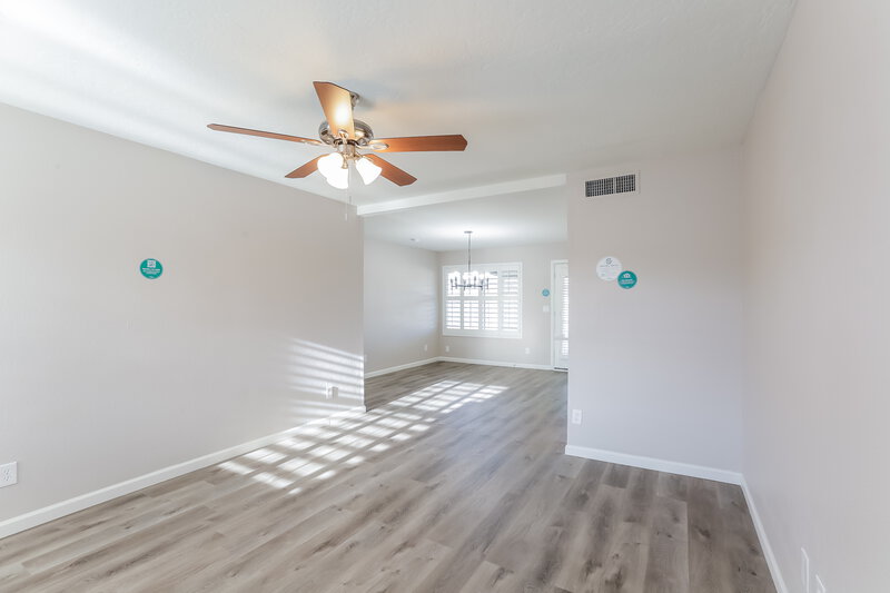 2,090/Mo, 8402 S 15th Way Phoenix, AZ 85042 Living Room View 2