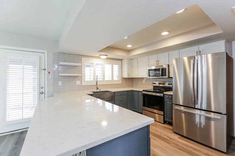 2,090/Mo, 8402 S 15th Way Phoenix, AZ 85042 Kitchen View