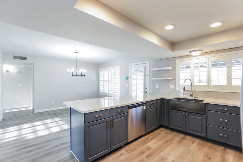 2,090/Mo, 8402 S 15th Way Phoenix, AZ 85042 Kitchen View 2