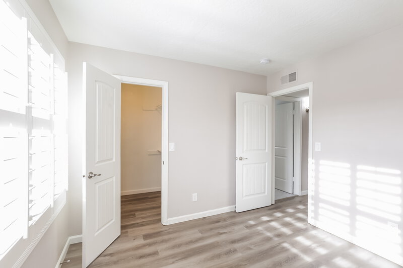 2,090/Mo, 8402 S 15th Way Phoenix, AZ 85042 Bedroom View