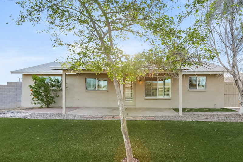 2,090/Mo, 8402 S 15th Way Phoenix, AZ 85042 Rear View