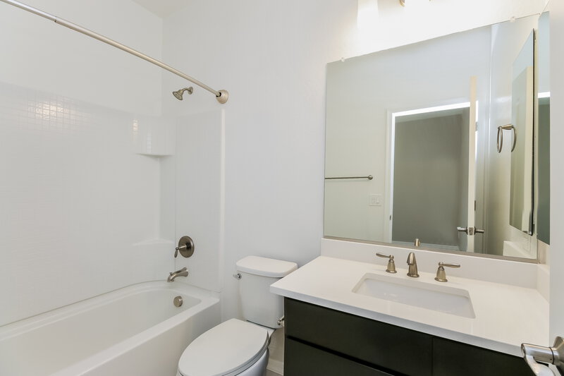 4,330/Mo, 22339 E Cherrywood Dr Queen Creek, AZ 85142 Bathroom View 2