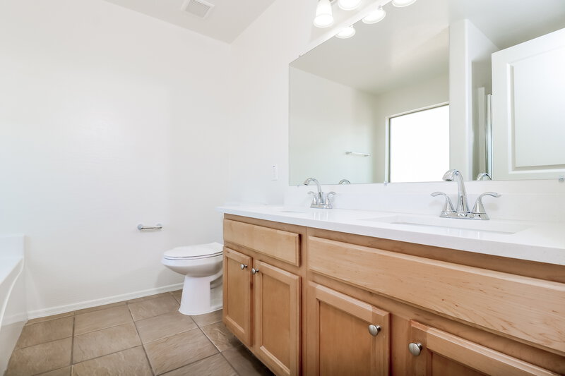 1,745/Mo, 23302 W Ashleigh Marie Dr Buckeye, AZ 85326 Main Bathroom View