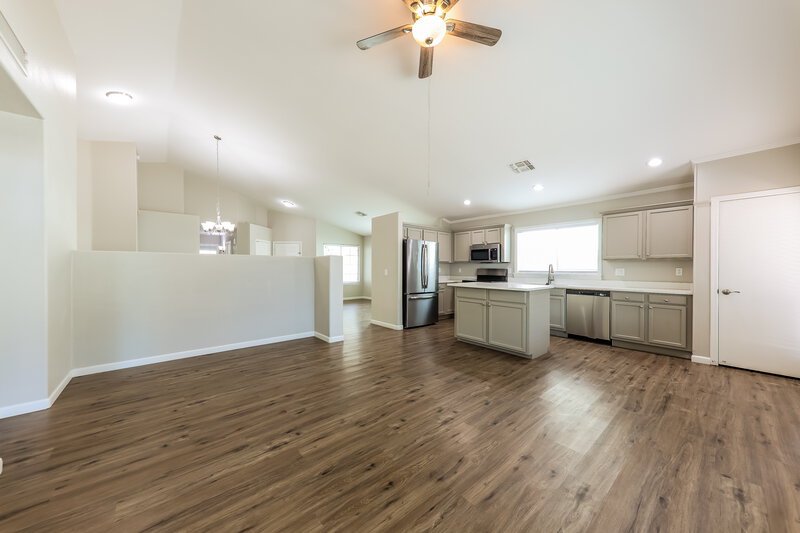 2,195/Mo, 8936 W Fullam St Peoria, AZ 85382 Family Room View 2