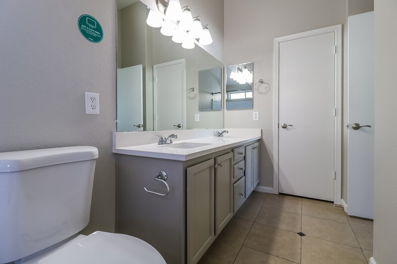 2,310/Mo, 8936 W Fullam St Peoria, AZ 85382 Main Bathroom View