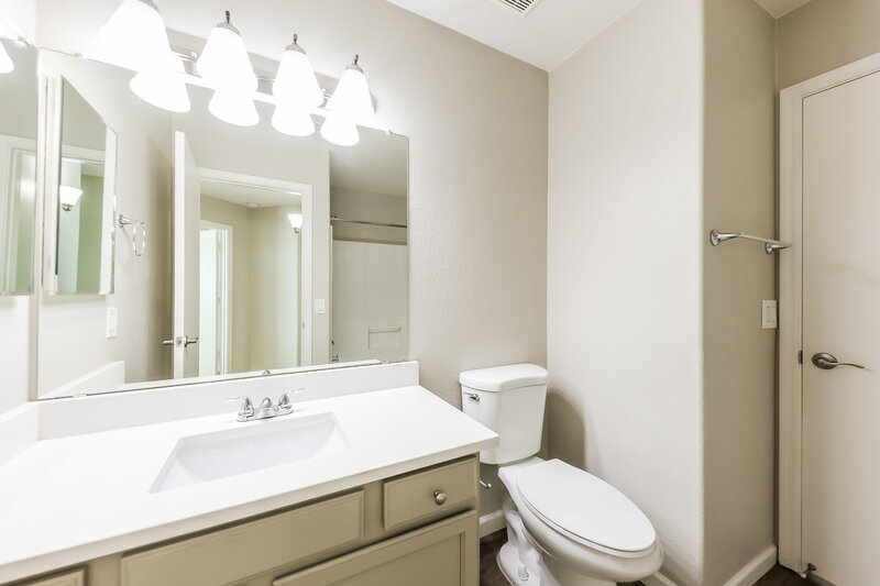 2,195/Mo, 8936 W Fullam St Peoria, AZ 85382 Bathroom View