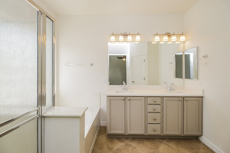 2,635/Mo, 4115 E Page Ave Gilbert, AZ 85234 Main Bathroom View