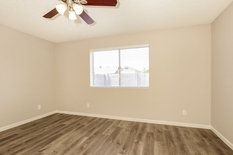 2,025/Mo, 6808 W Cameron Dr Peoria, AZ 85345 Main Bedroom View