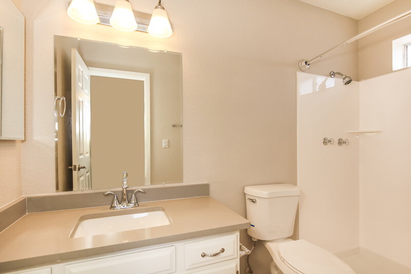 2,025/Mo, 6808 W Cameron Dr Peoria, AZ 85345 Main Bathroom View