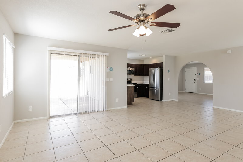 1,815/Mo, 7209 W Carol Ave Peoria, AZ 85345 Family Roomom View