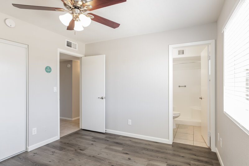 1,815/Mo, 7209 W Carol Ave Peoria, AZ 85345 Main Bedroom View 2