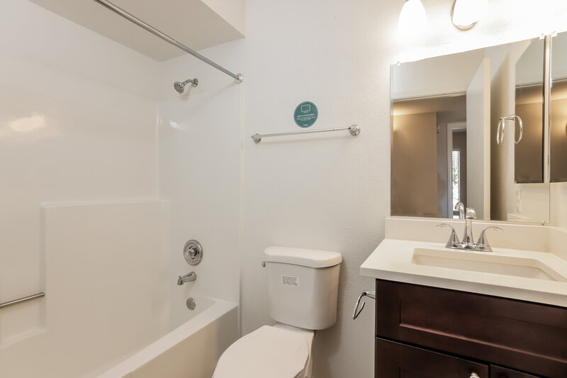 1,815/Mo, 7209 W Carol Ave Peoria, AZ 85345 Main Bathroom View