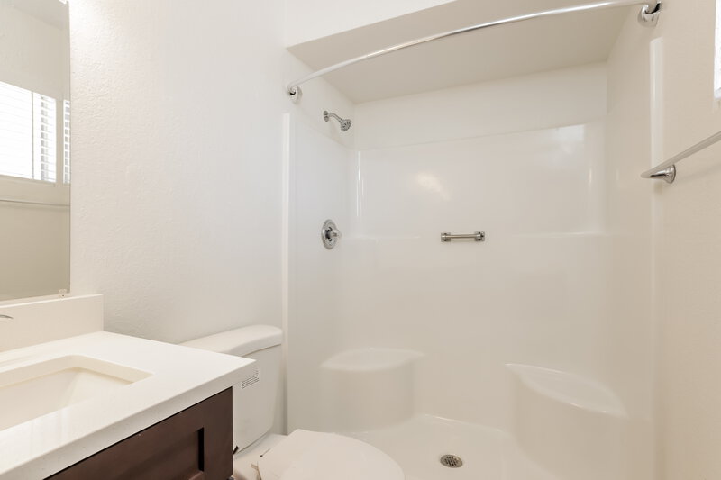 1,815/Mo, 7209 W Carol Ave Peoria, AZ 85345 Bathroom View