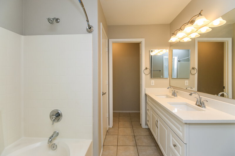 1,915/Mo, 1149 E Denim Trail San Tan Valley, AZ 85143 Main Bathroom View