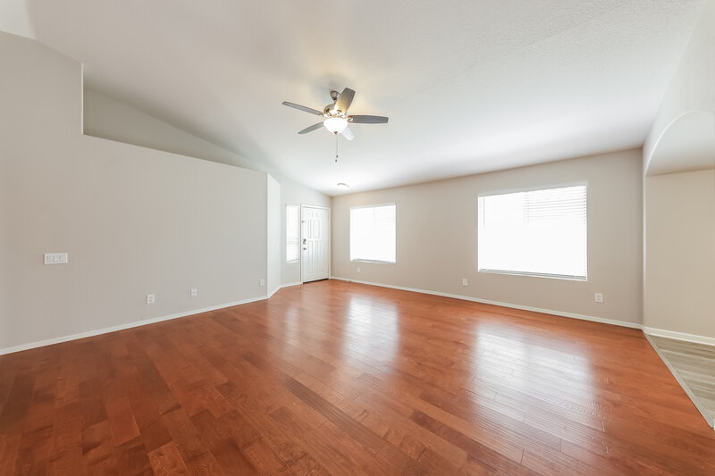 1,835/Mo, 8335 W Columbine Dr Peoria, AZ 85381 Living Room View 2