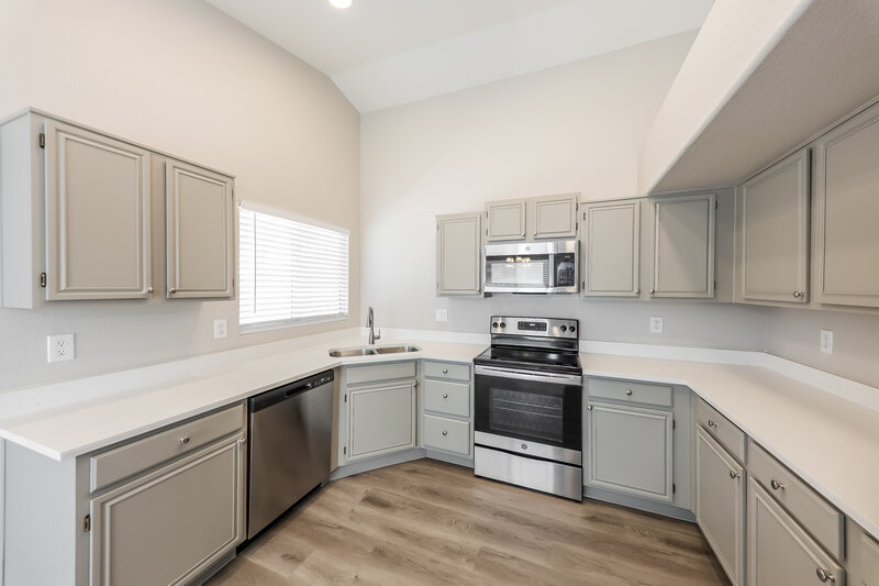 1,835/Mo, 8335 W Columbine Dr Peoria, AZ 85381 Kitchen View 2