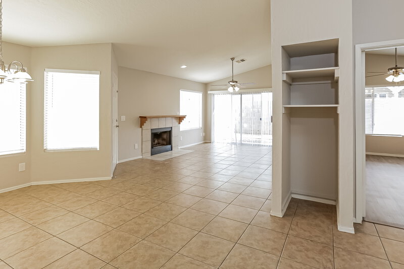 2,005/Mo, 4169 E Pecan Rd Phoenix, AZ 85040 Living Room View