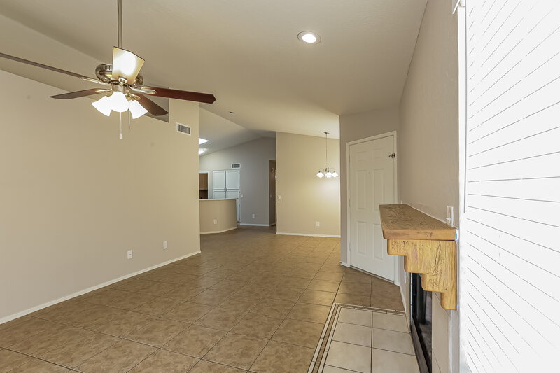 2,005/Mo, 4169 E Pecan Rd Phoenix, AZ 85040 Living Room View 2