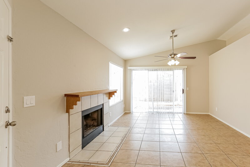 2,005/Mo, 4169 E Pecan Rd Phoenix, AZ 85040 Living Room View 3