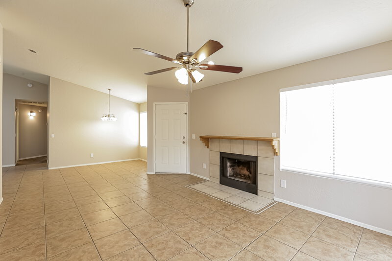 2,005/Mo, 4169 E Pecan Rd Phoenix, AZ 85040 Living Room View 4