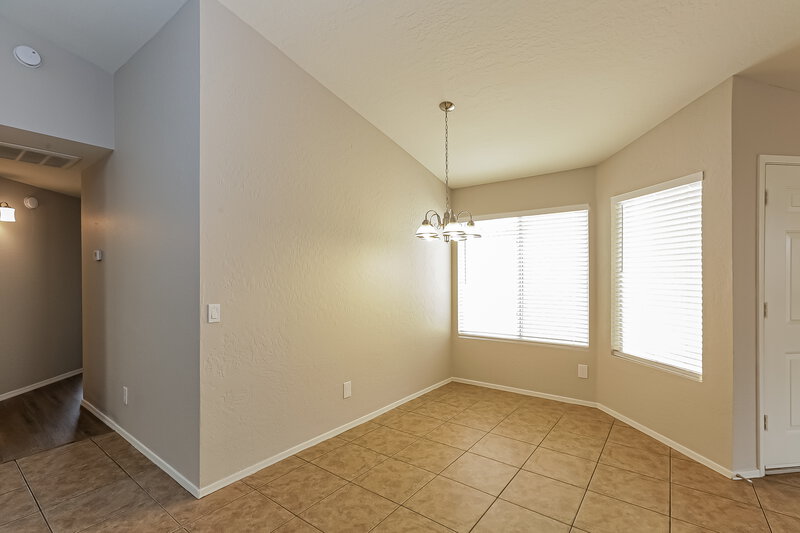 2,005/Mo, 4169 E Pecan Rd Phoenix, AZ 85040 Dining Room View