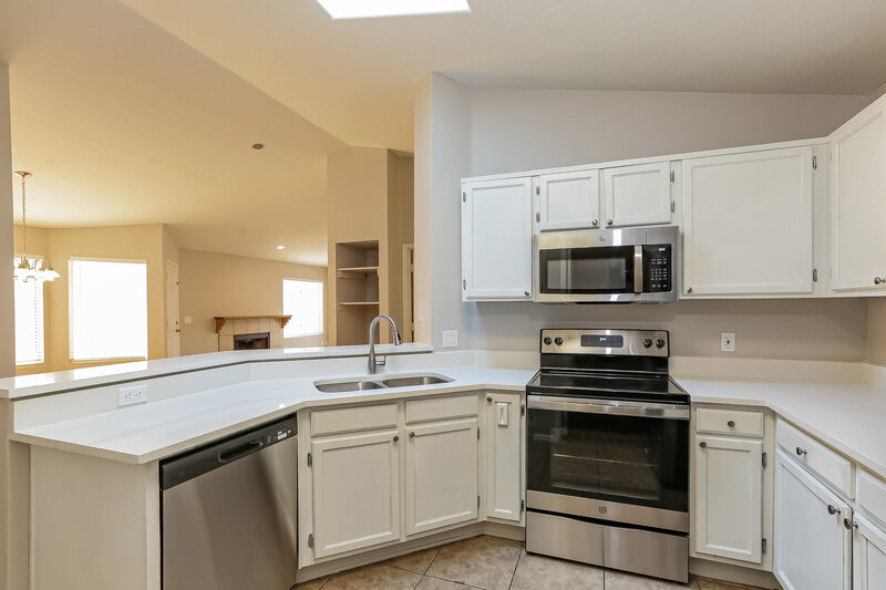 2,005/Mo, 4169 E Pecan Rd Phoenix, AZ 85040 Kitchen View