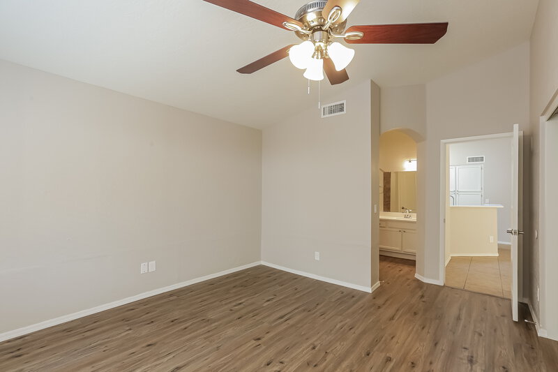2,005/Mo, 4169 E Pecan Rd Phoenix, AZ 85040 Main Bedroom View 2