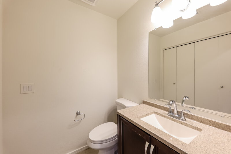 2,385/Mo, 3424 E Rockwood Dr Phoenix, AZ 85050 Bathroom View 2