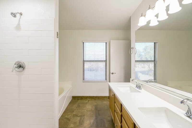 2,745/Mo, 28419 N 33rd Ave Phoenix, AZ 85083 Main Bathroom View