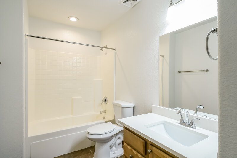 2,745/Mo, 28419 N 33rd Ave Phoenix, AZ 85083 Bathroom View