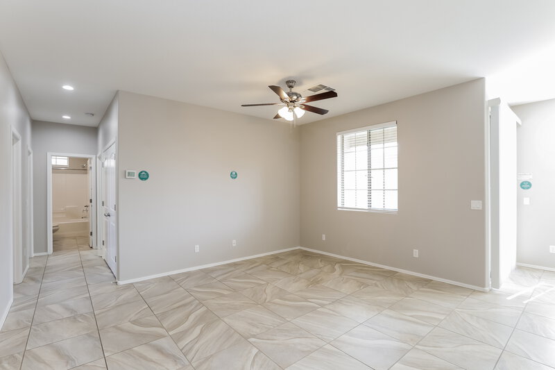2,450/Mo, 1735 S Desert View Pl Apache Junction, AZ 85120 Living Room View 3