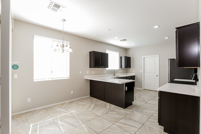 2,450/Mo, 1735 S Desert View Pl Apache Junction, AZ 85120 Dining Room View 3