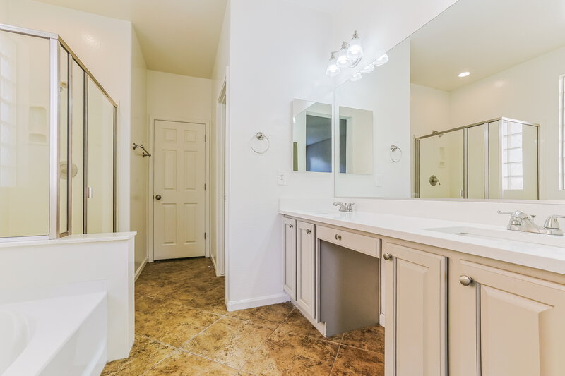 2,785/Mo, 4137 E Washington Ct Gilbert, AZ 85234 Main Bathroom View