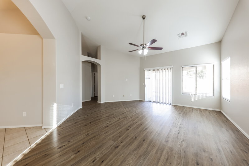 1,850/Mo, 5158 W Vista Ave Glendale, AZ 85301 Living Room View