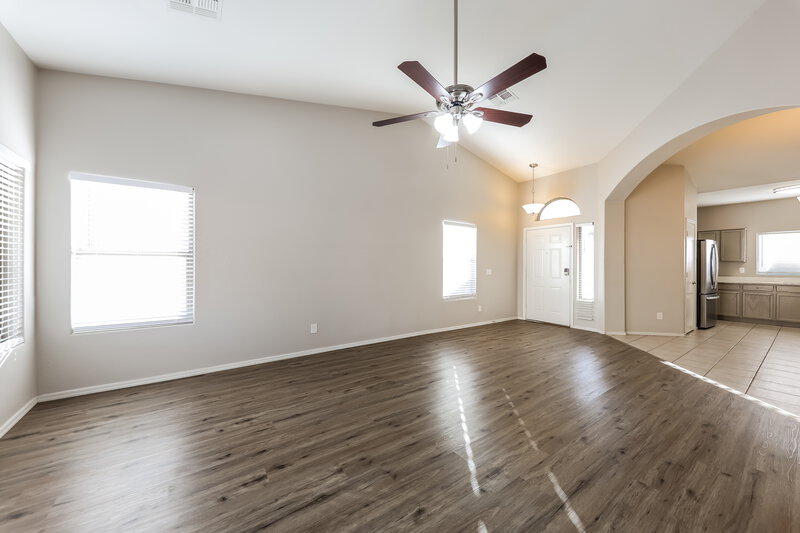 1,850/Mo, 5158 W Vista Ave Glendale, AZ 85301 Living Room View 2