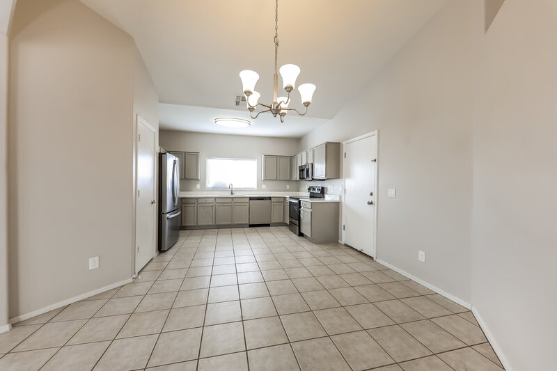 1,850/Mo, 5158 W Vista Ave Glendale, AZ 85301 Dining Room View