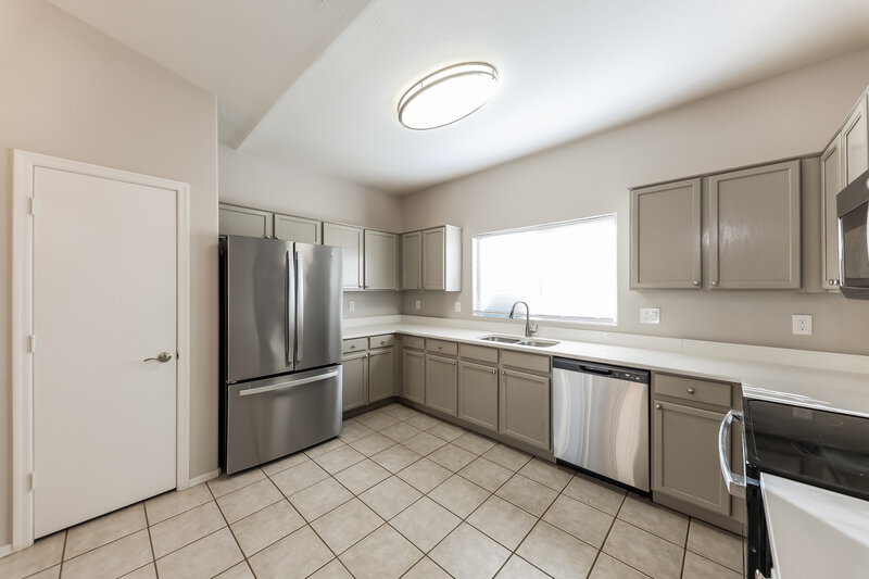 1,850/Mo, 5158 W Vista Ave Glendale, AZ 85301 Kitchen View
