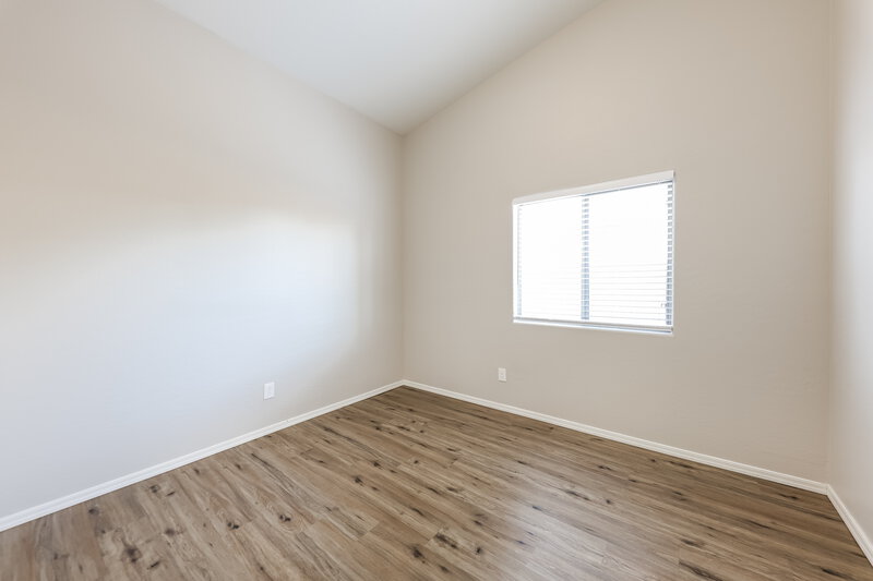 1,850/Mo, 5158 W Vista Ave Glendale, AZ 85301 Bedroom View 3
