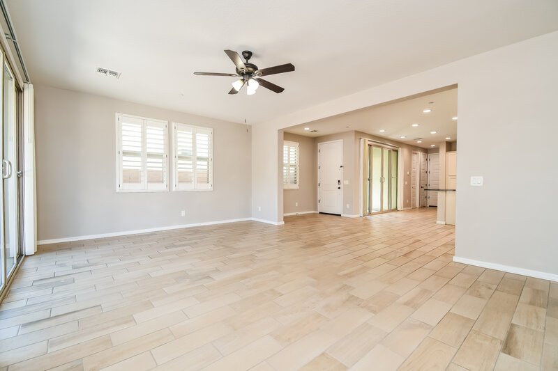2,725/Mo, 1963 S Follett Way Gilbert, AZ 85295 Living Room View 2