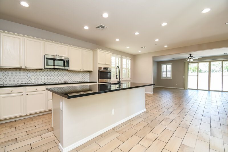 2,725/Mo, 1963 S Follett Way Gilbert, AZ 85295 Kitchen View