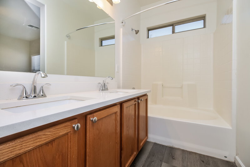 1,770/Mo, 17320 W Caribbean Ln Surprise, AZ 85388 Main Bathroom View