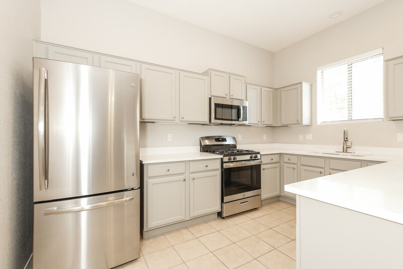 3,070/Mo, 1521 W Grove St Phoenix, AZ 85041 Kitchen View