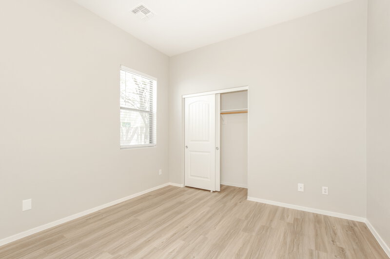 3,070/Mo, 1521 W Grove St Phoenix, AZ 85041 Bedroom View 3