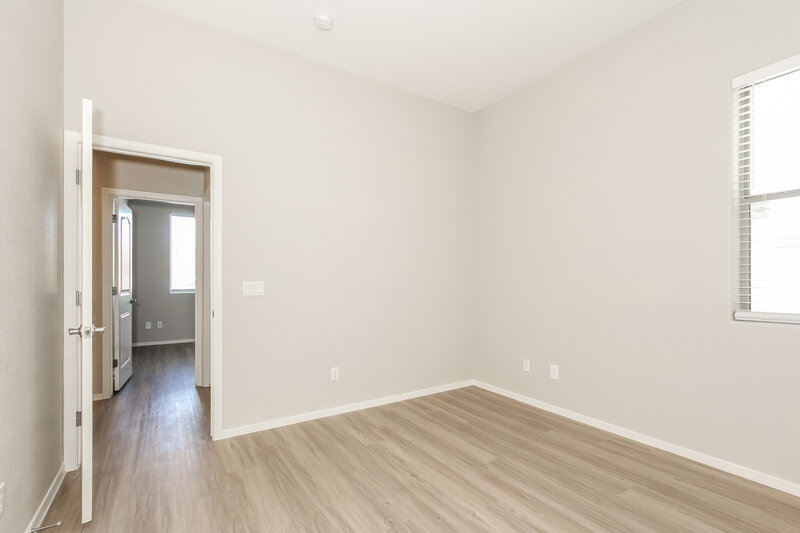 3,070/Mo, 1521 W Grove St Phoenix, AZ 85041 Bedroom View 4