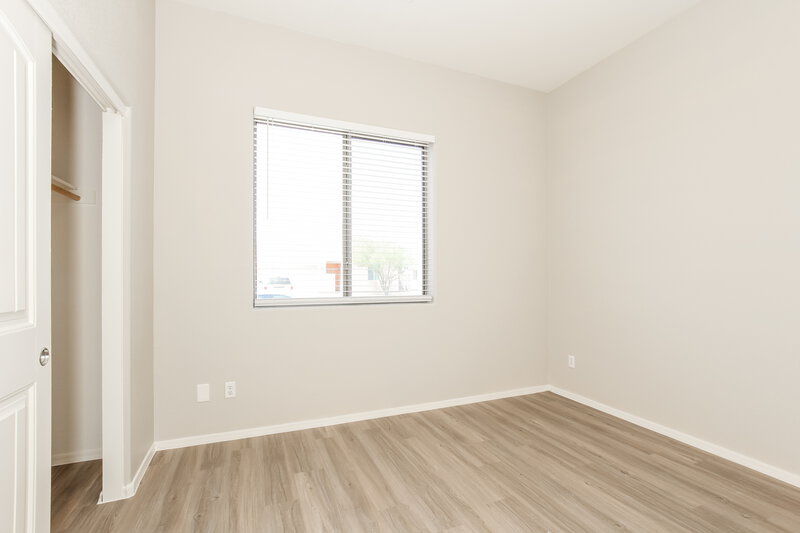3,070/Mo, 1521 W Grove St Phoenix, AZ 85041 Bedroom View 5