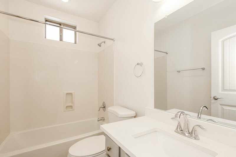 3,070/Mo, 1521 W Grove St Phoenix, AZ 85041 Bathroom View