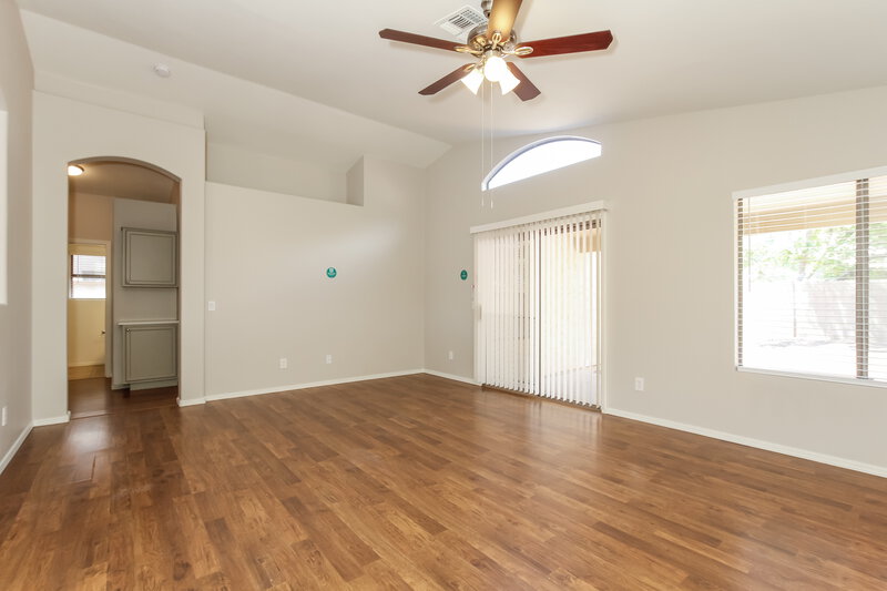 2,050/Mo, 8216 W Rue De Lamour Peoria, AZ 85381 Living Room View 3