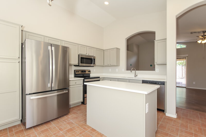 2,050/Mo, 8216 W Rue De Lamour Peoria, AZ 85381 Kitchen View