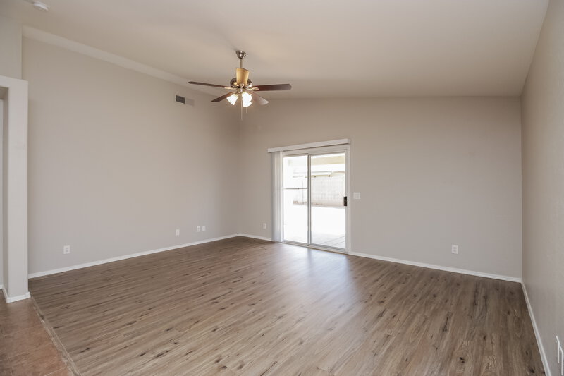 2,140/Mo, 2833 W La Salle St Phoenix, AZ 85041 Living Room View